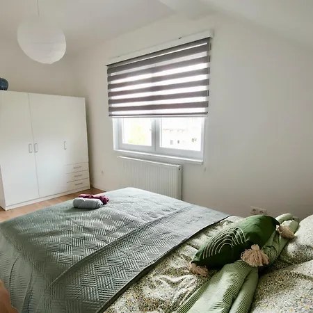 Garden - Free Parking Apartment